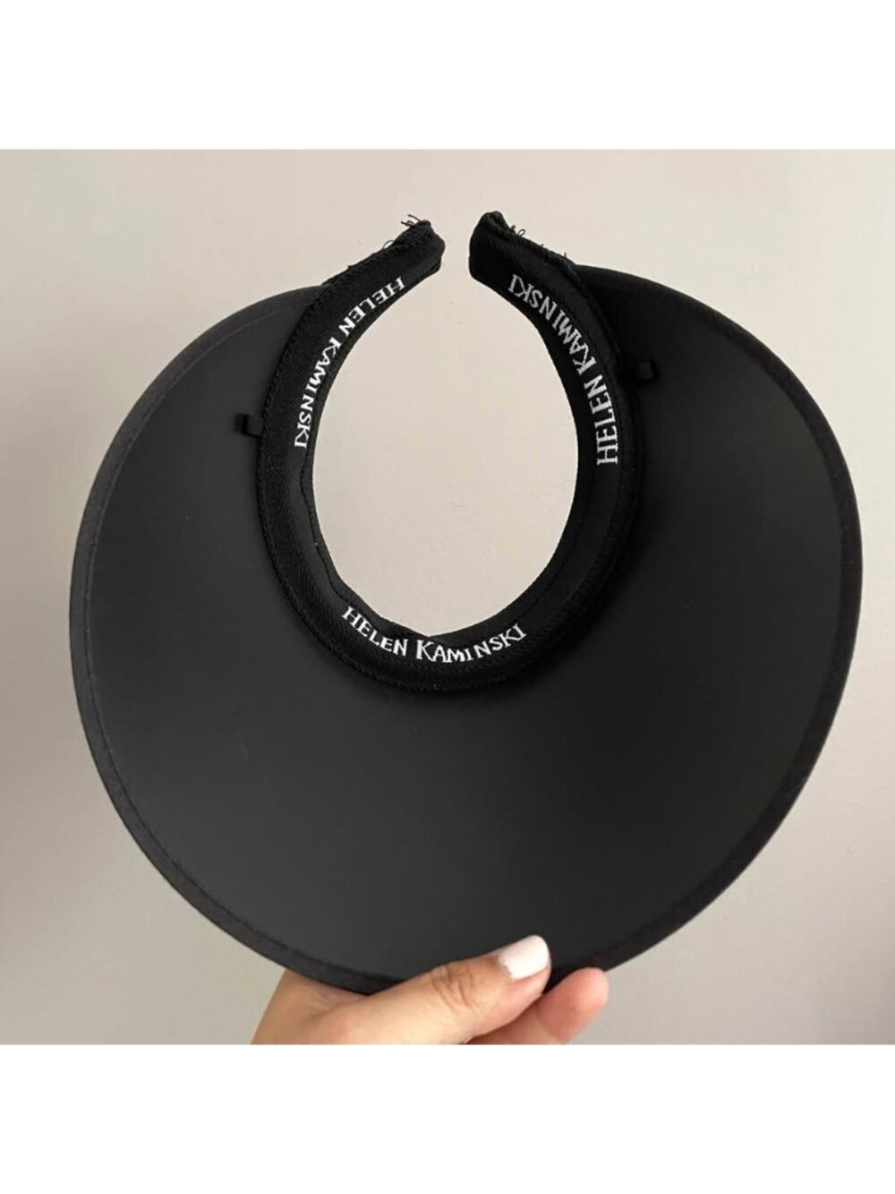 Designer Inspired Visor - One Size Fits Most ⛱ - Picture 5 of 7